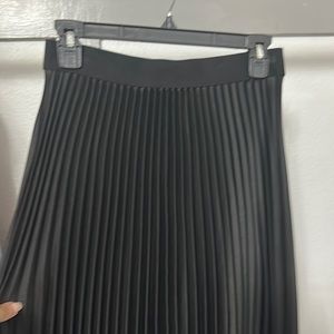 Black pleated skirt